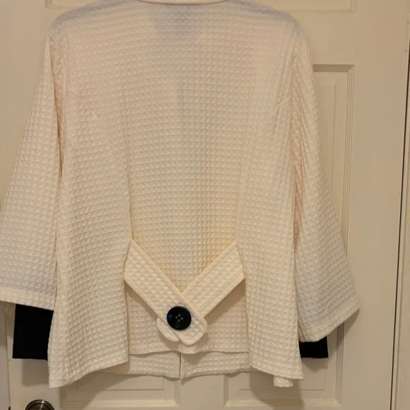 Ali Miles Cream Textured Cape with Black Accents - Picture 5 of 5